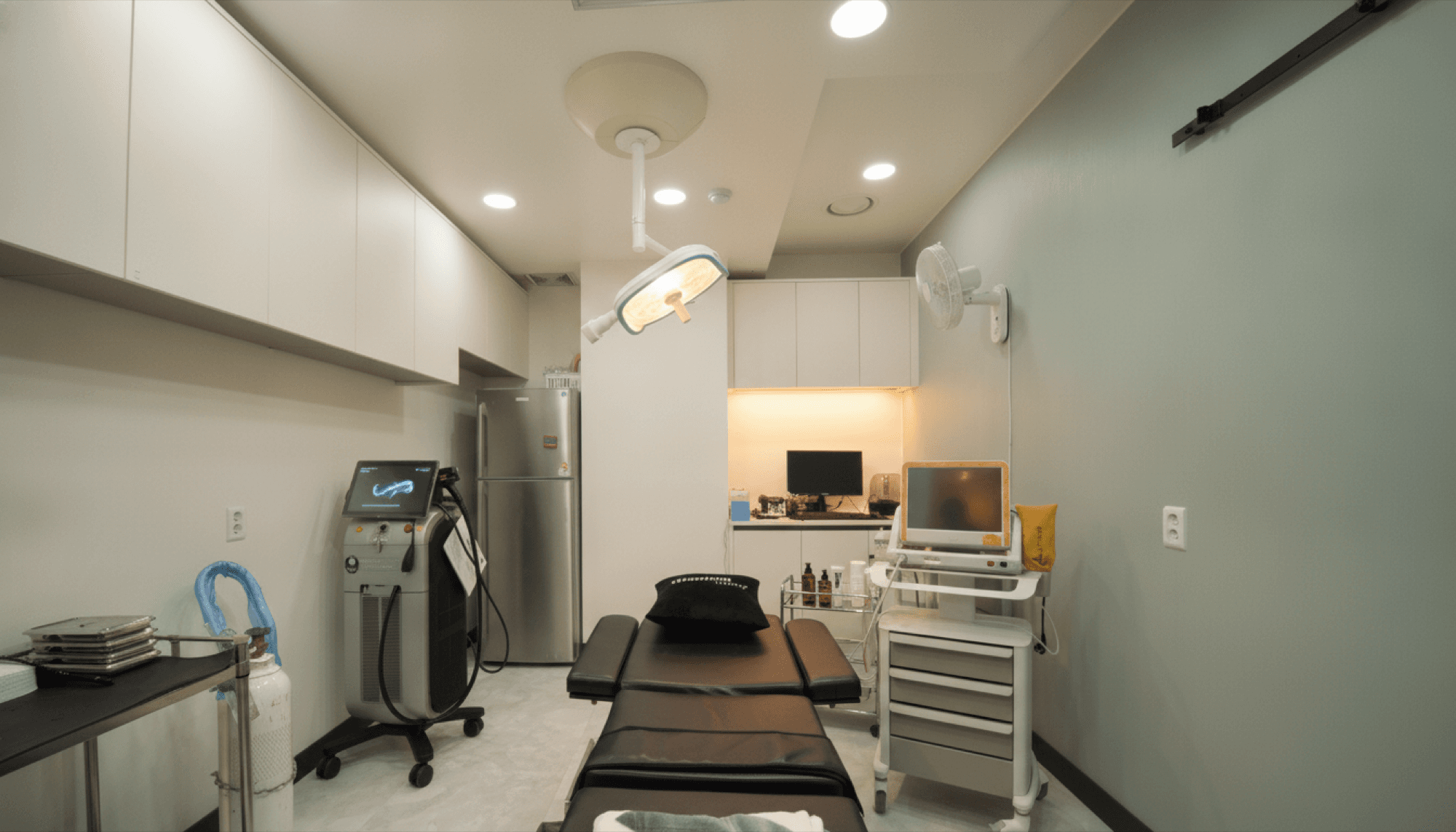 Treatment room at HERA Clinic used for lifting procedures