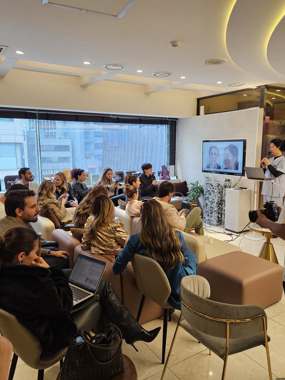 Lecture session at HERA Clinic during the CGBIO Visiting Clinician Program