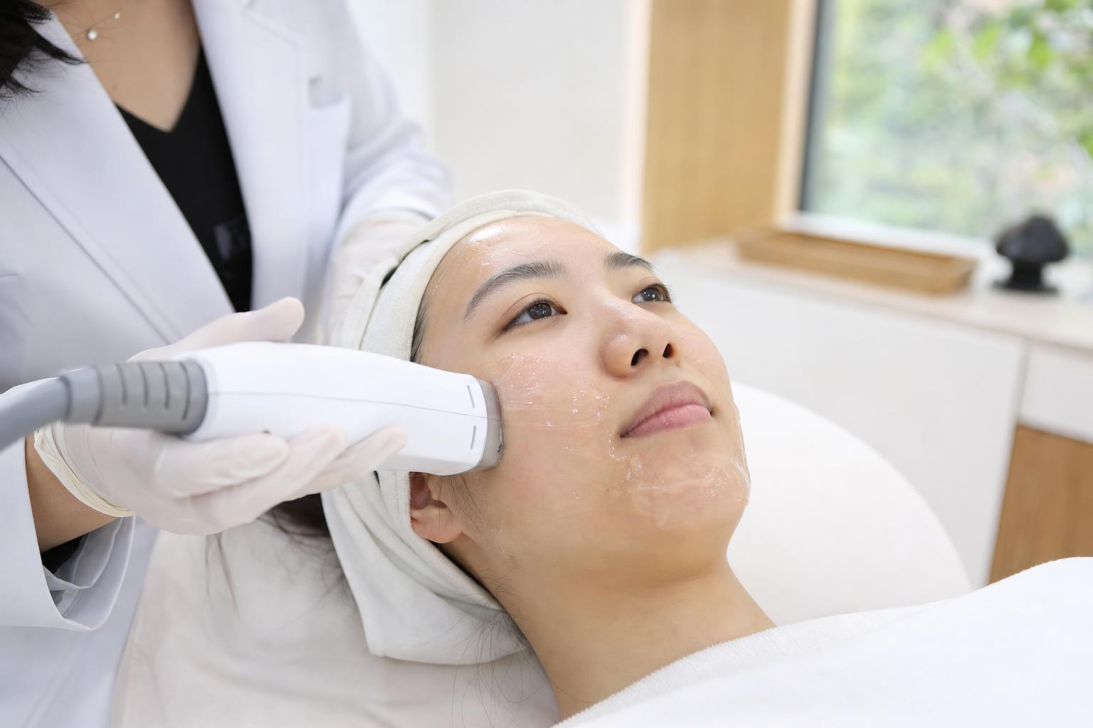 Thermage being performed at HERA Clinic in Gangnam, Seoul
