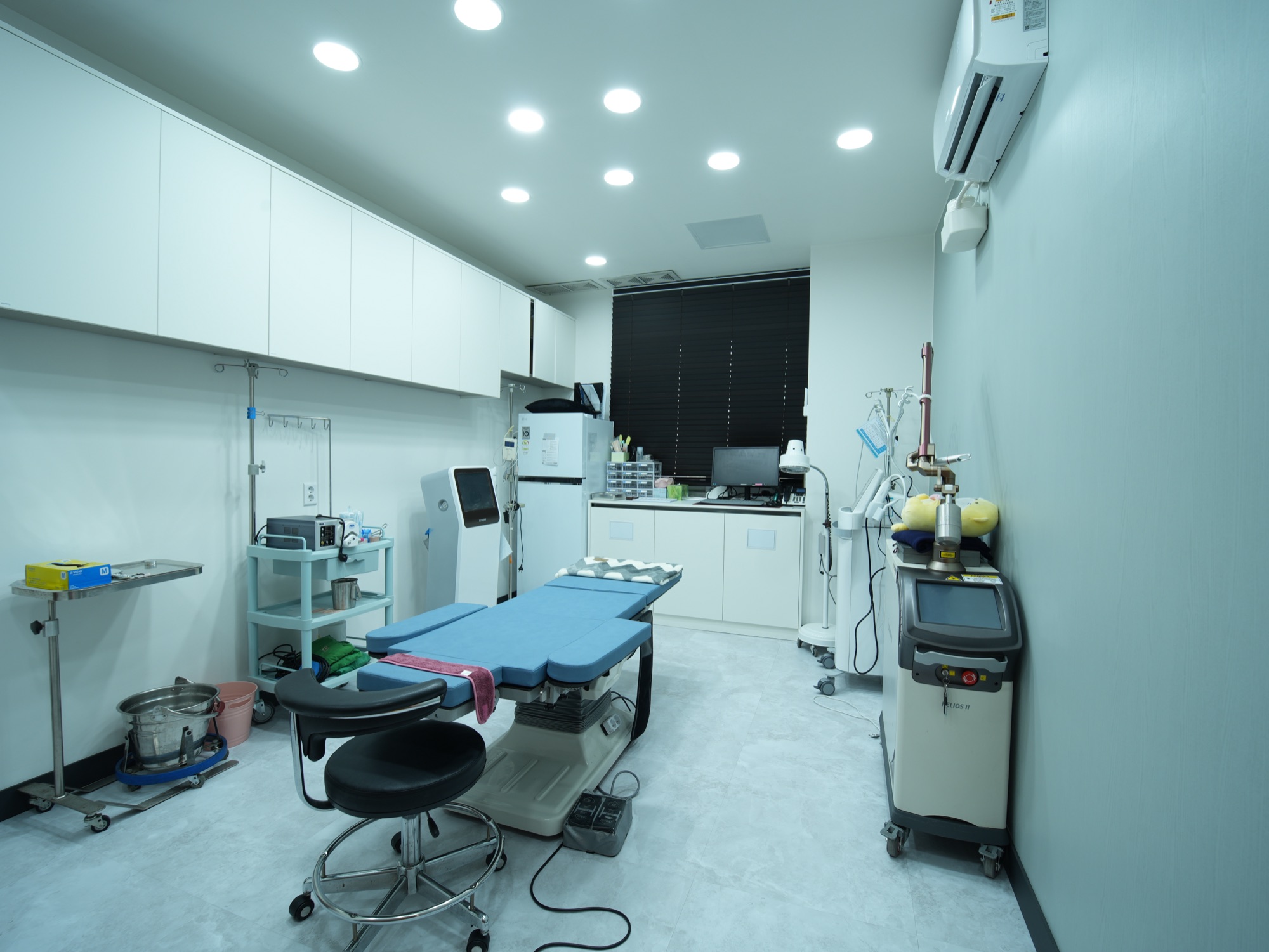 Treatment room at HERA Clinic in Gangnam, Seoul where pico laser is performed